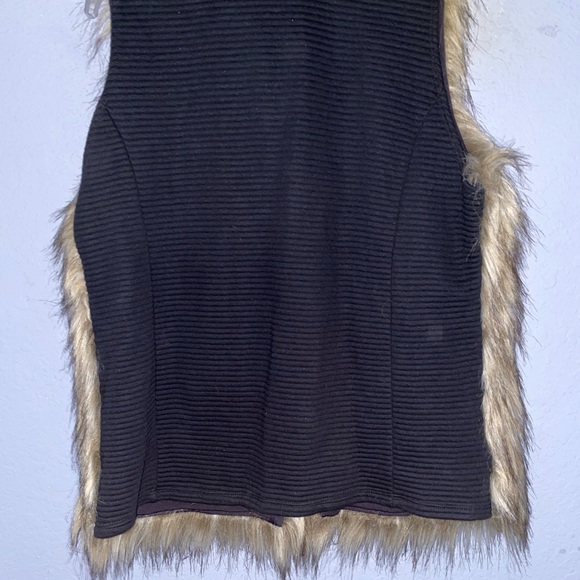 Dolan Left Coast Collection cool faux fur vest/sz lg/perfect - Picture 3 of 5
